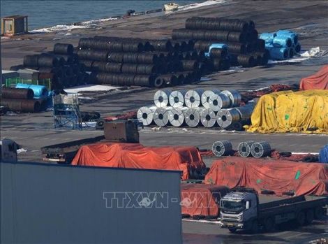 Washington tăng thuế đối với hơn 400 mặt hàng chứa nhôm, thép